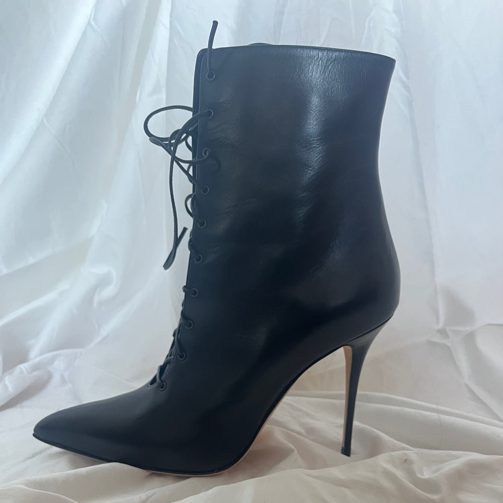 Manolo Blahnik lace up black leather ‘Bordin’ booties size 40
